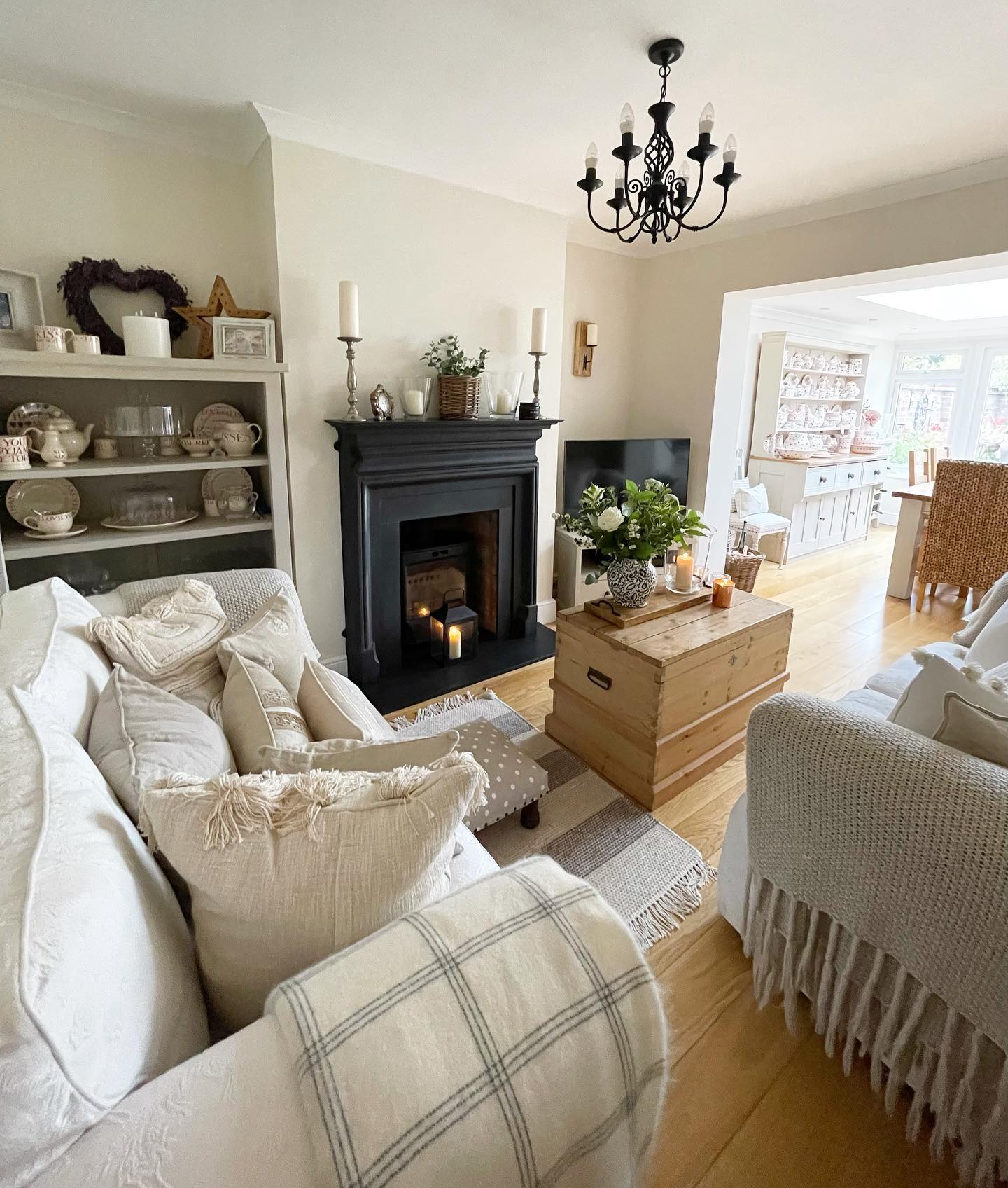 30+ French Country Living Room Ideas For Cozy and Warm Homes